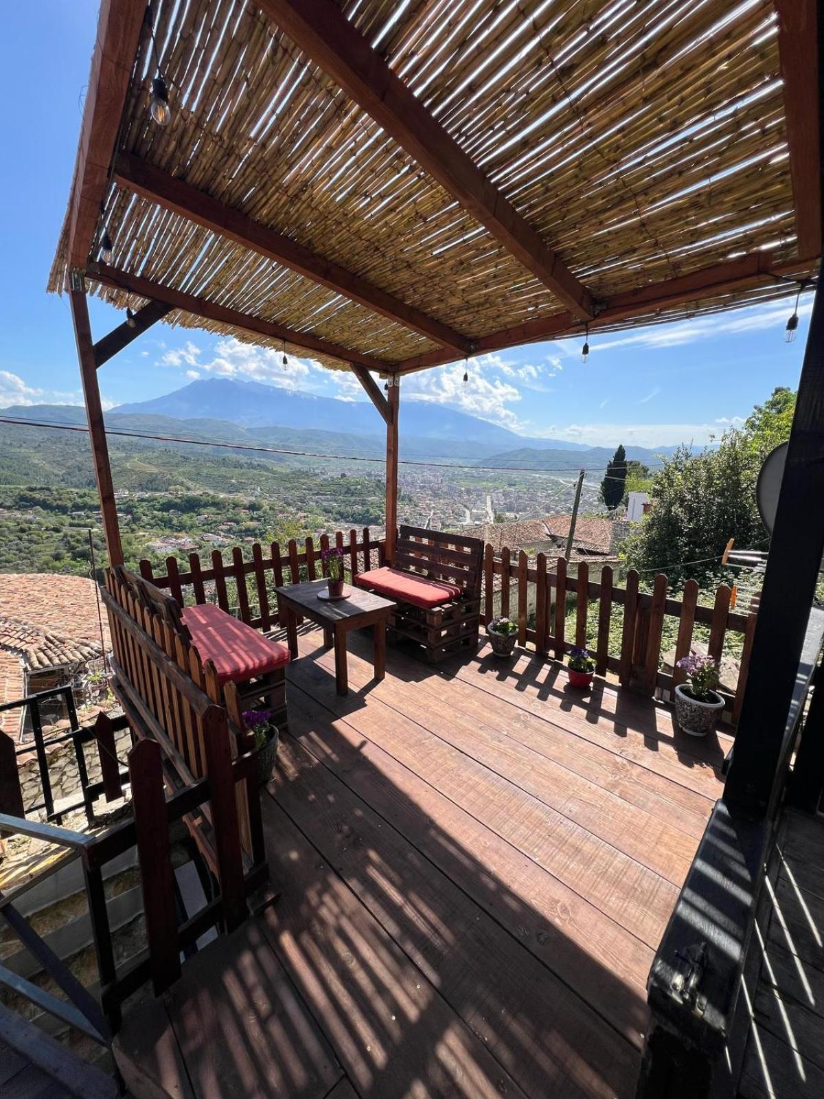 Guest House Maria - Berat Castle Exterior foto