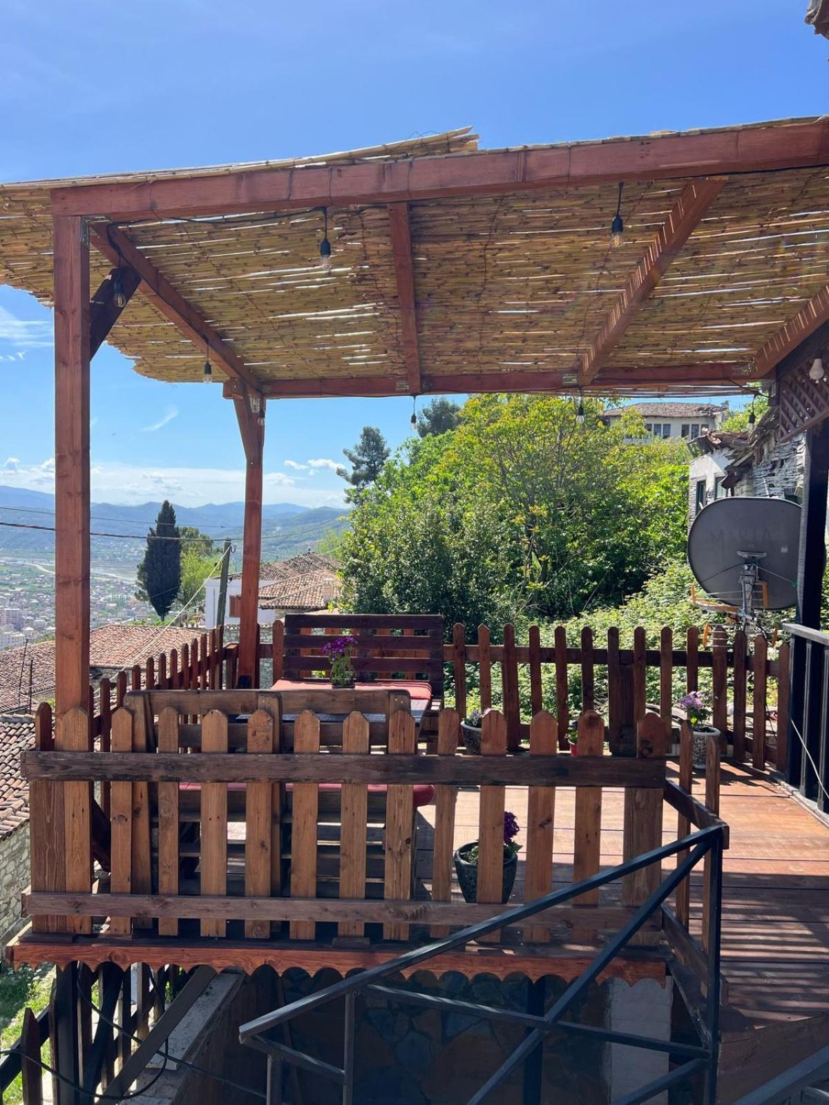 Guest House Maria - Berat Castle Exterior foto